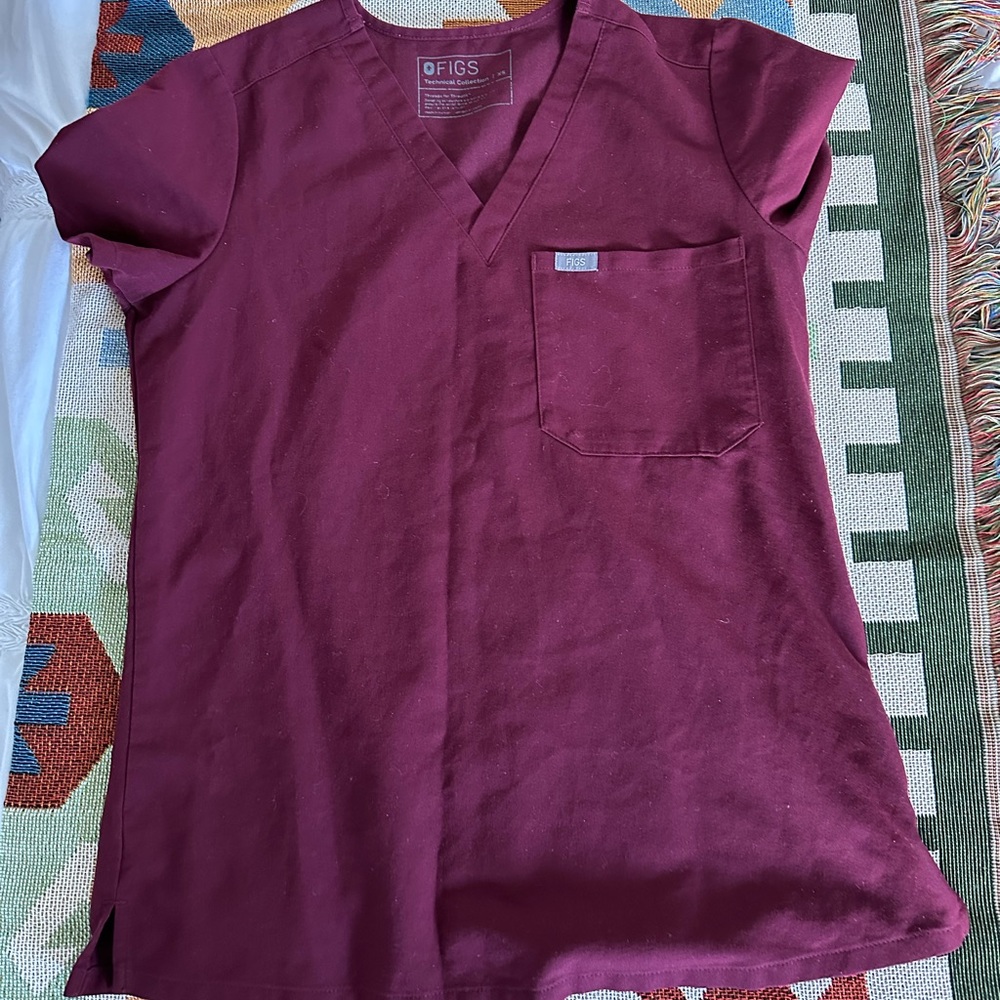 FIGS Burgundy scrub set
